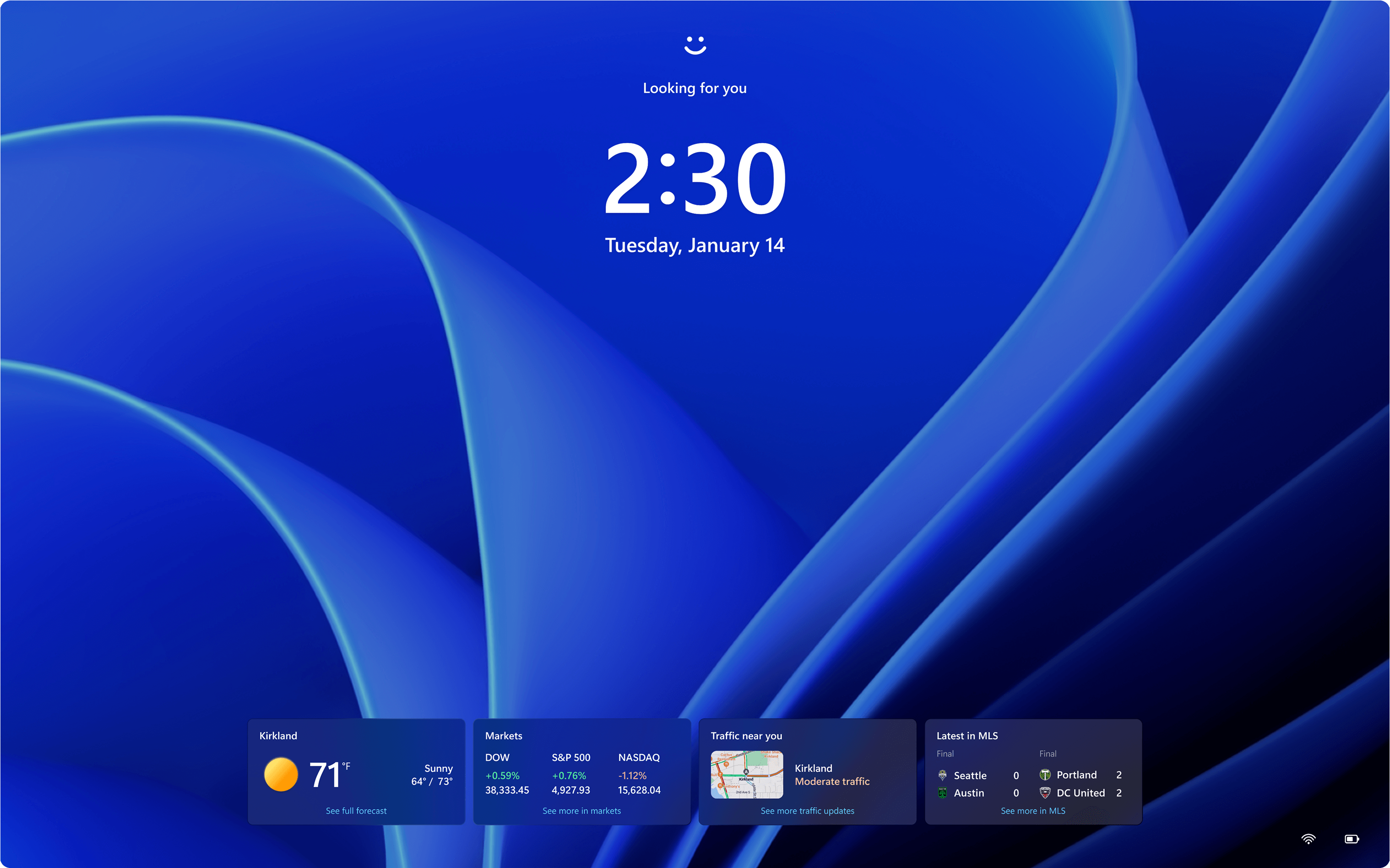 Saati, tarihi ve kişiselleştirilmiş pencere öğelerini gösteren Windows 11 Pro kilit ekranı